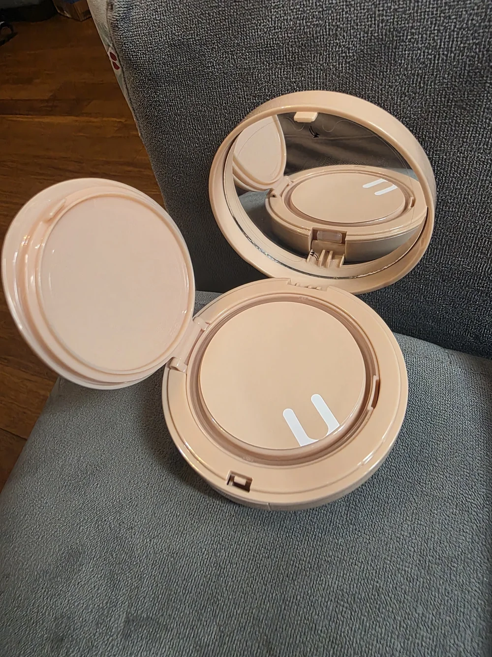 GUCCI Cushion de Beauté Compact - Pink & Gold